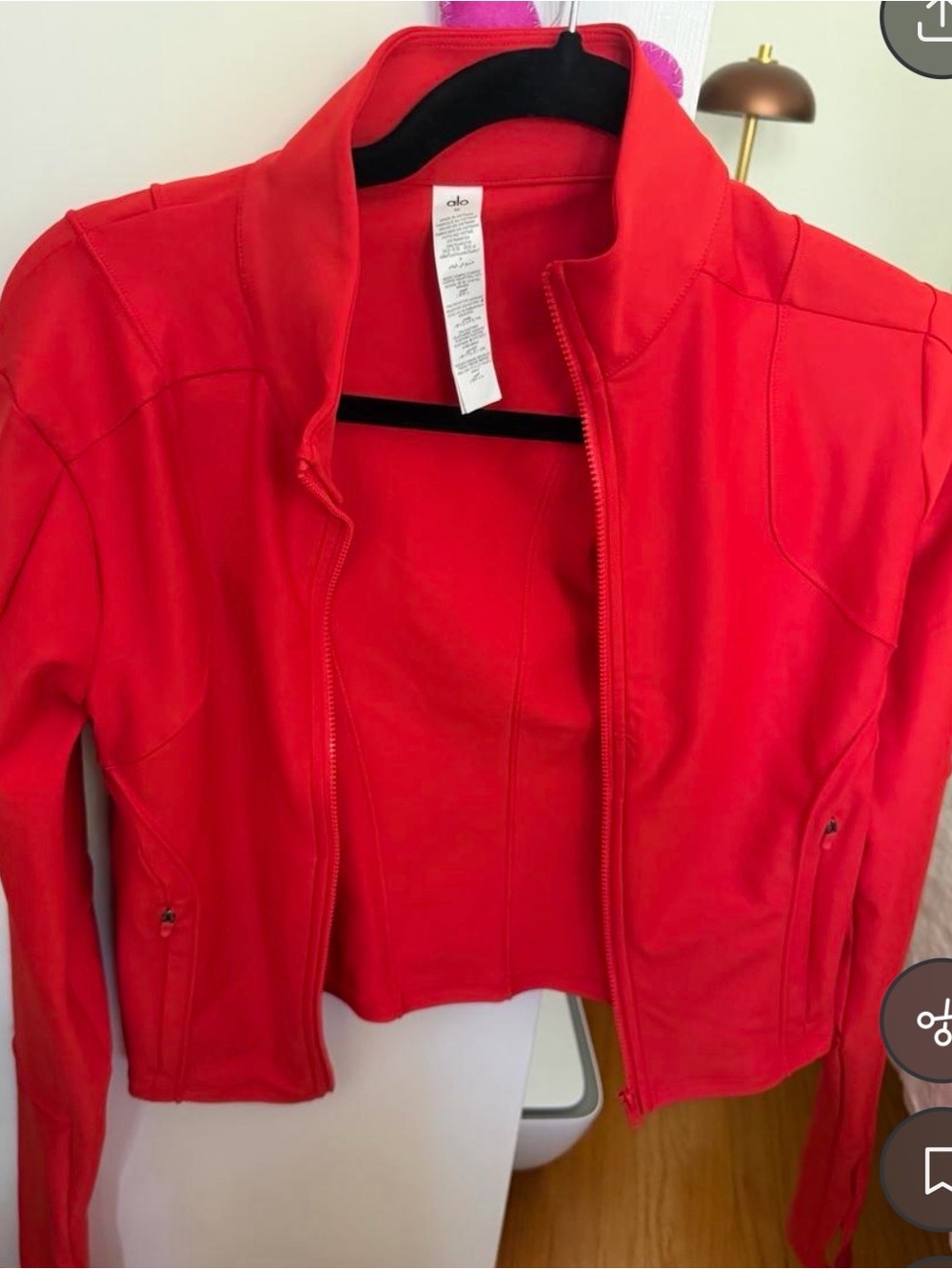 ALO Yoga Red Airlift Ignite Zip-up jacket - Picture 2 of 3